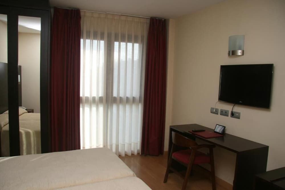 Hotel 44 Standard Double Room, 2 Twin Beds 3