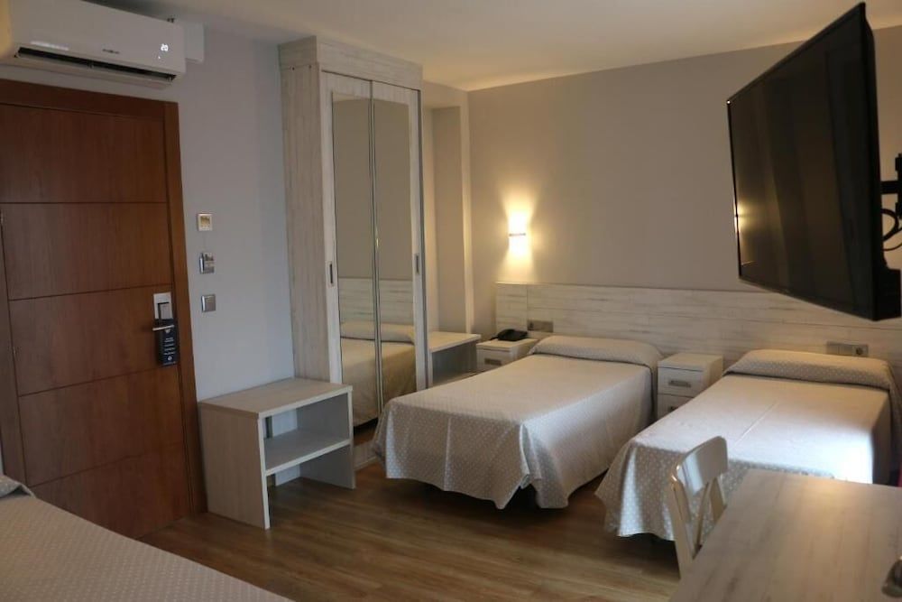 Hotel 44 Double Room (Double Room + extra bed) 2