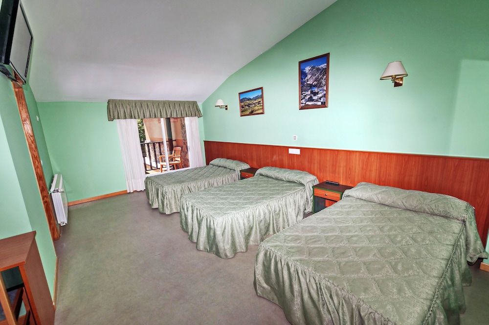 Room - 1 Twin, Triple