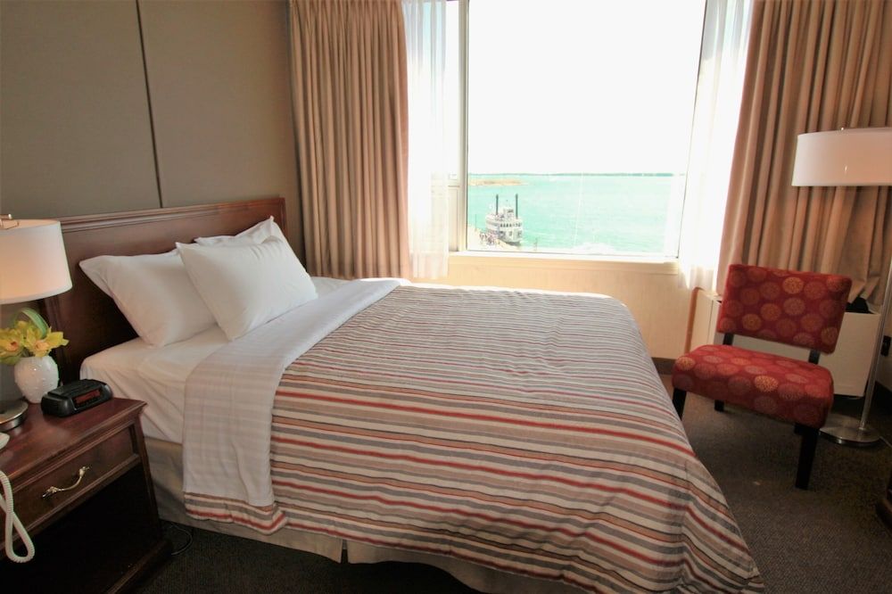 Confederation Place - Hotel Economy Single Room, 1 Queen Bed, Lake View