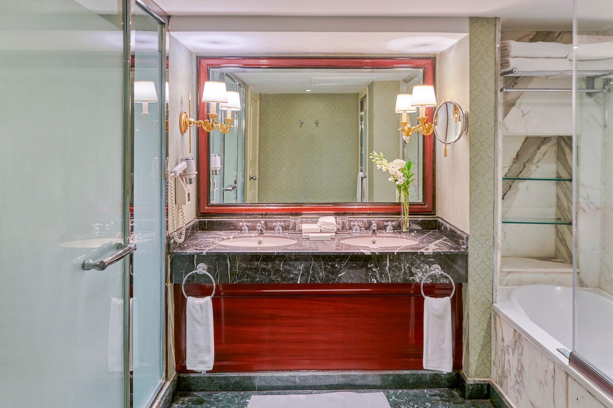 Royal Deluxe Suite Nile View Smoking