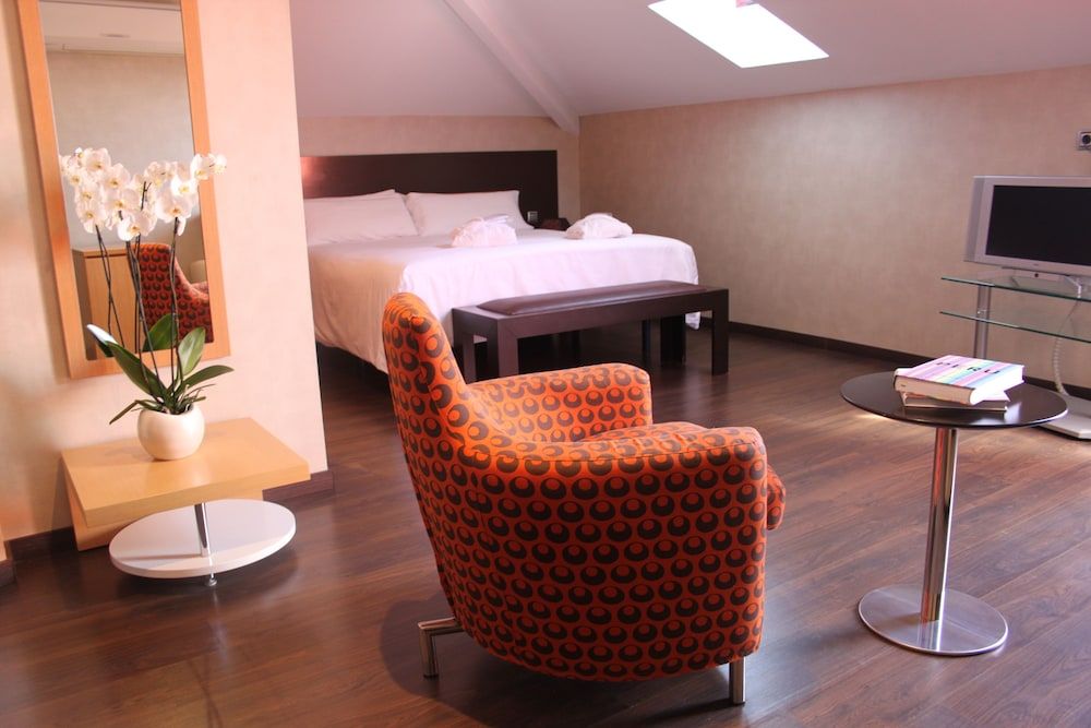 Junior Suite (2 Adults + 2 Children)