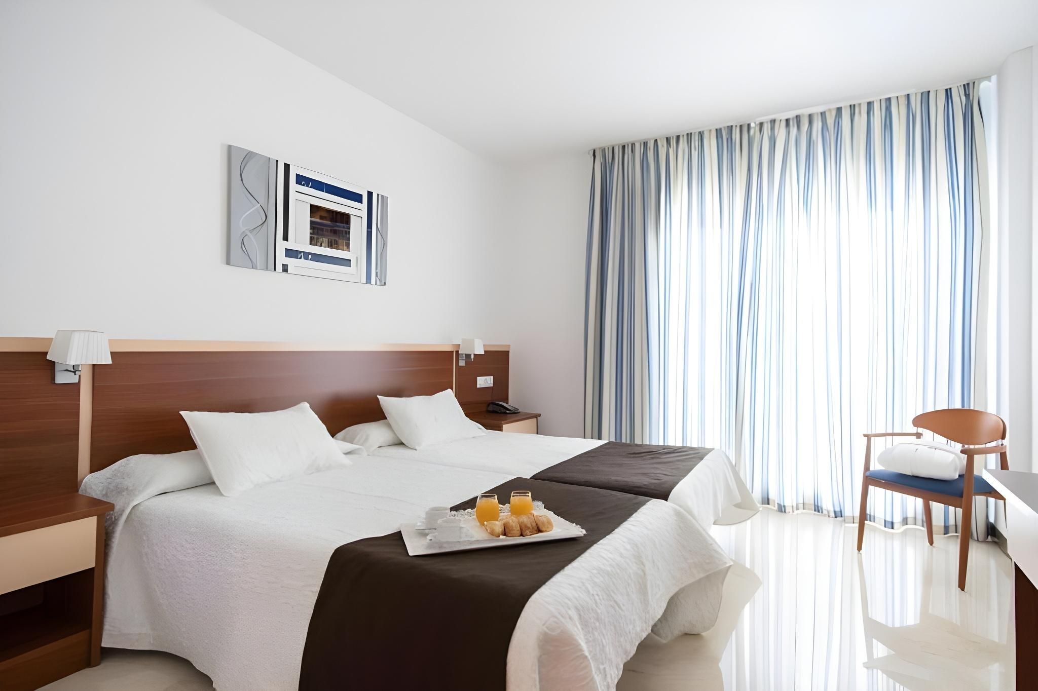 Double or Twin BASIC ROOM (3 PEOPLE)