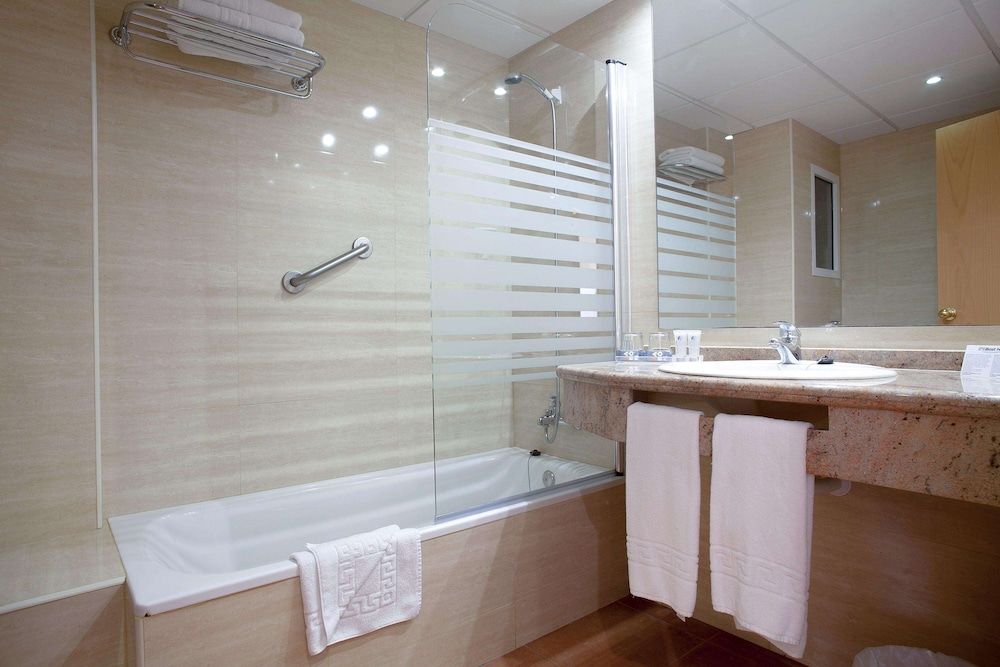 Hotel Best Oasis Park Standard Room (2 Adults + 2 Children) 7