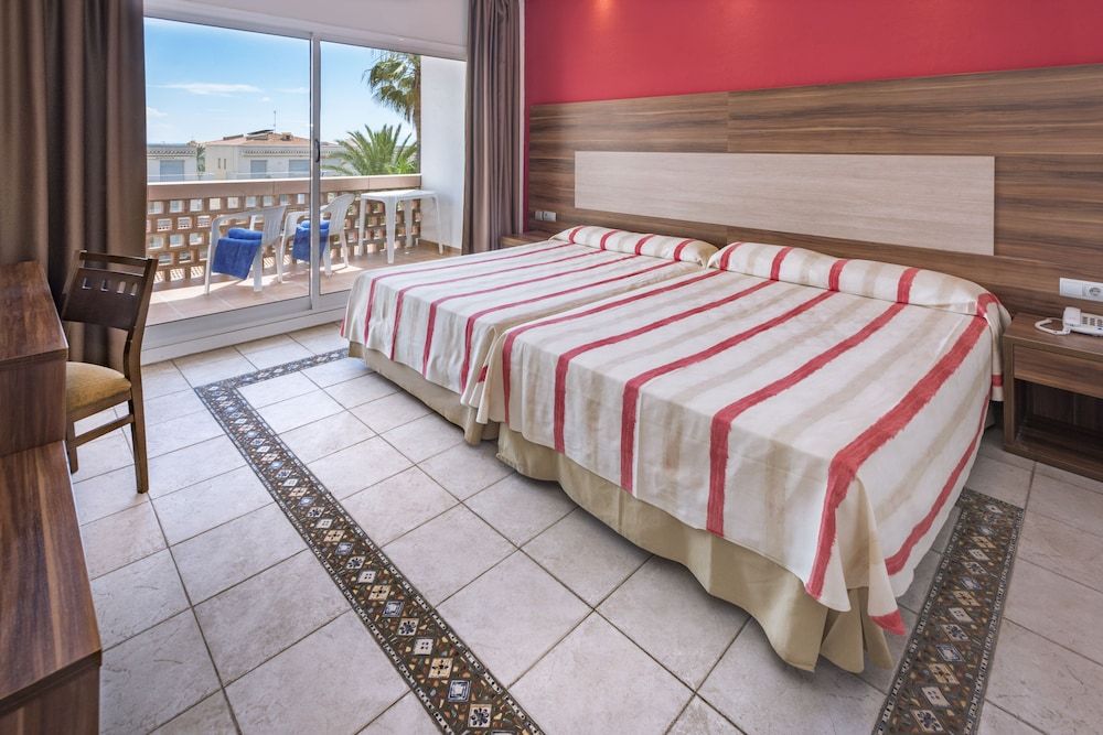 Family Room, Balcony (2 adultos y 3 niños)