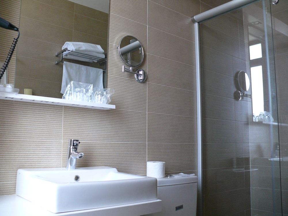 Hotel Los Ángeles Superior Triple Room 4