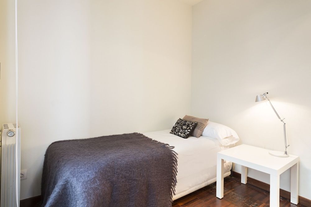 My Space Barcelona Executive Apartments Center Apartment, 2 Bedrooms, Balcony (Prats de Molló, 14) 6