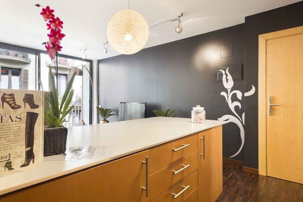 My Space Barcelona Executive Apartments Center Apartment, 2 Bedrooms, Balcony (Prats de Molló, 14) 13