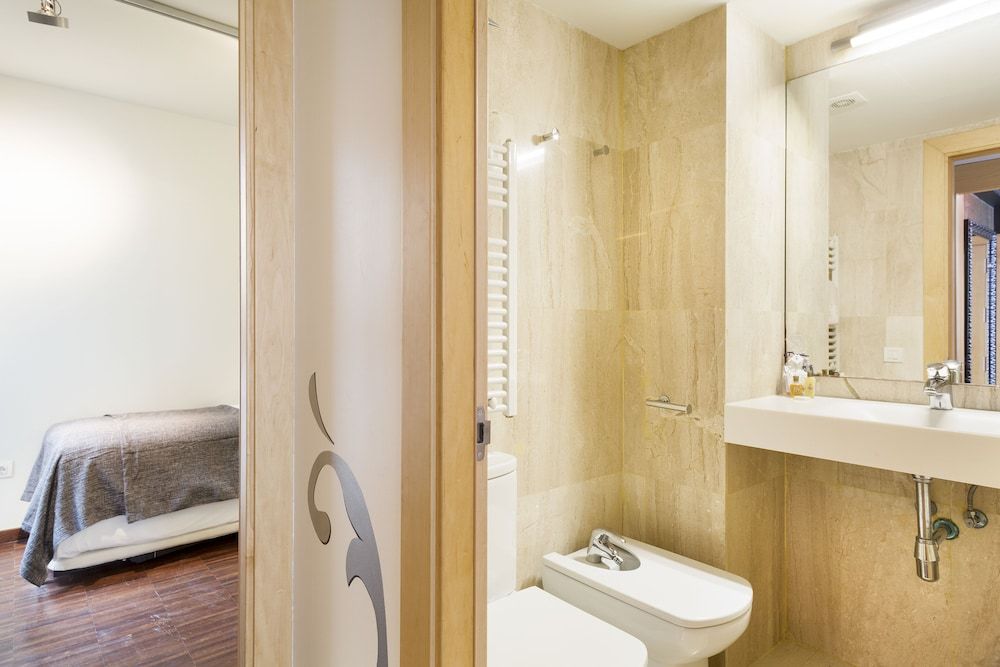 My Space Barcelona Executive Apartments Center Apartment, 2 Bedrooms, Balcony (Prats de Molló, 14) 14