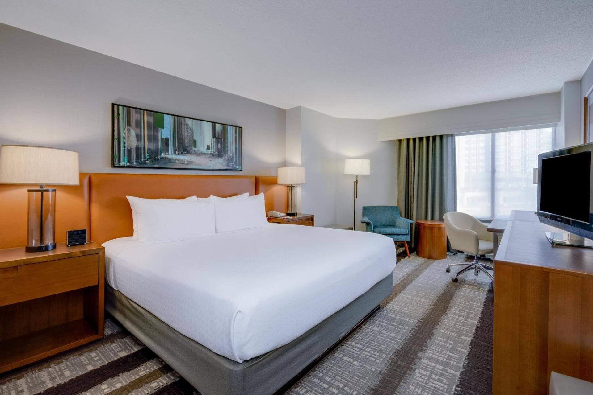 1 King Bed Leisure Non-Smoking