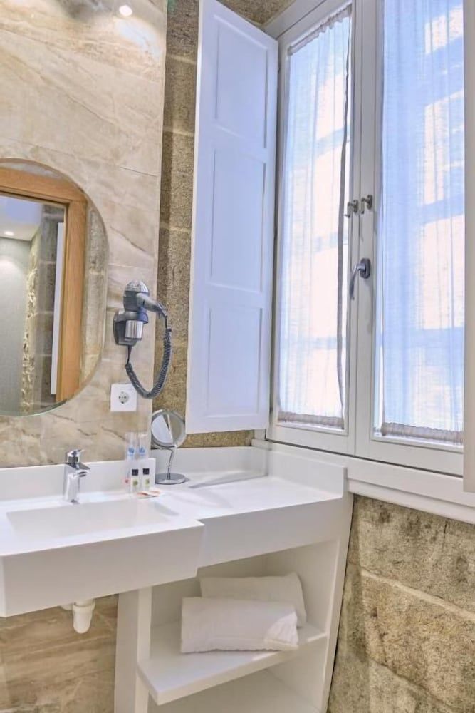 Hotel Praza Quintana Double or Twin Room 11