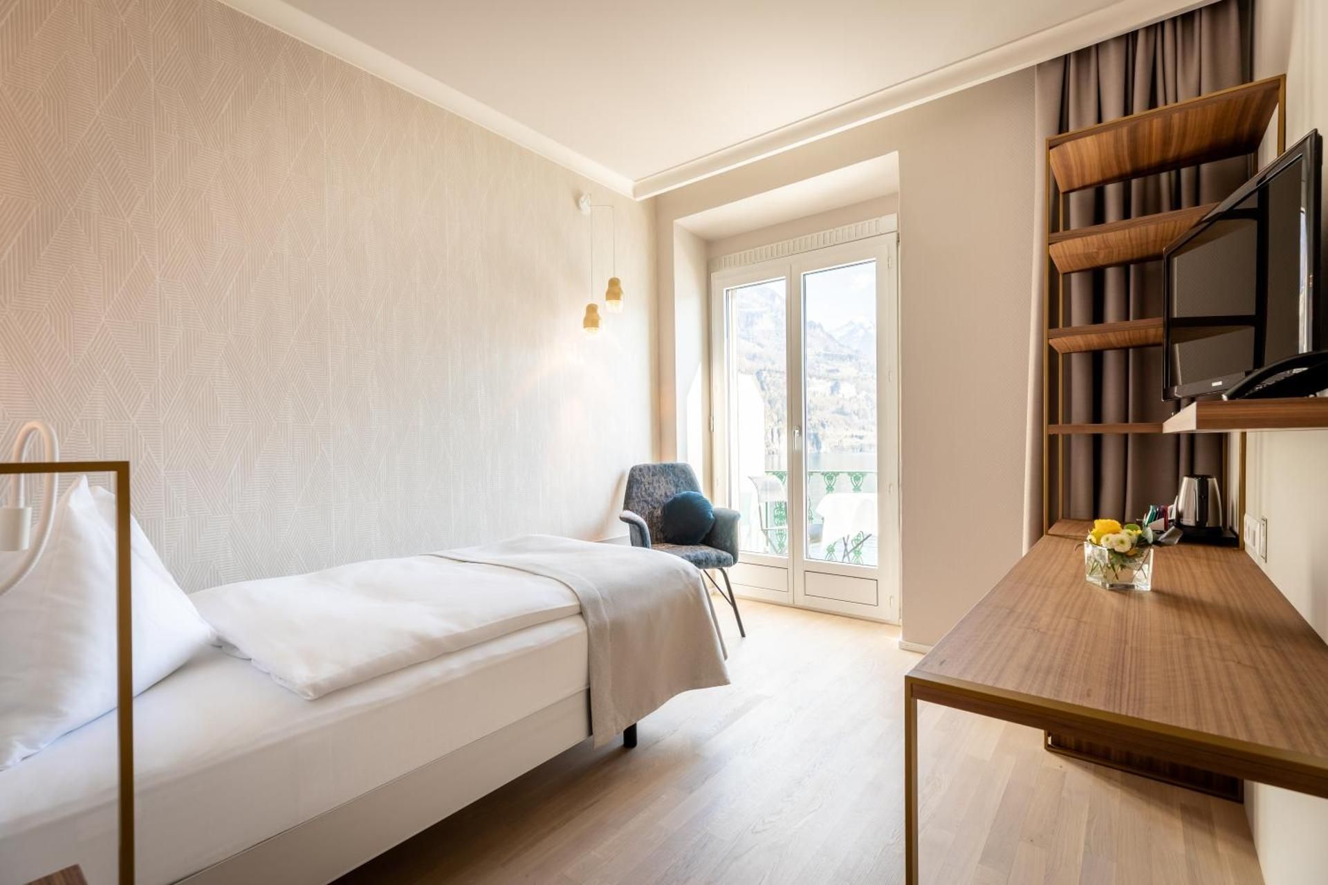 Superior Single Room with Lake View and Balcony