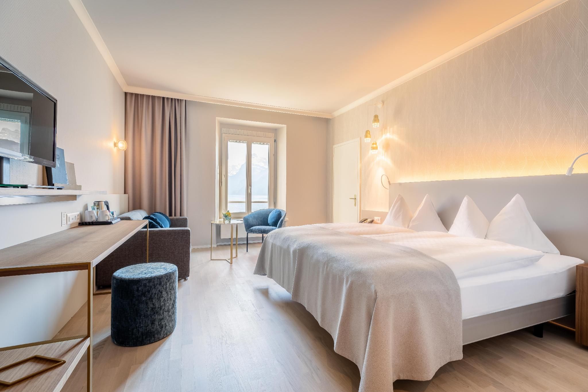 Executive Lake View Room with 2 Single Beds and without Balcony