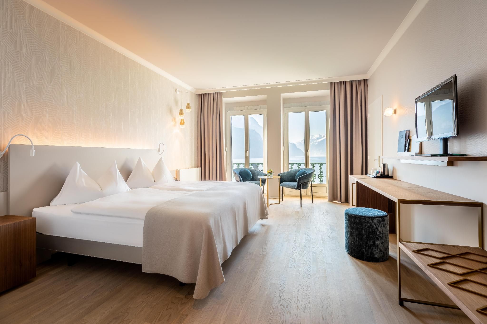 Executive Lake View Room with 2 Single Beds and Balcony