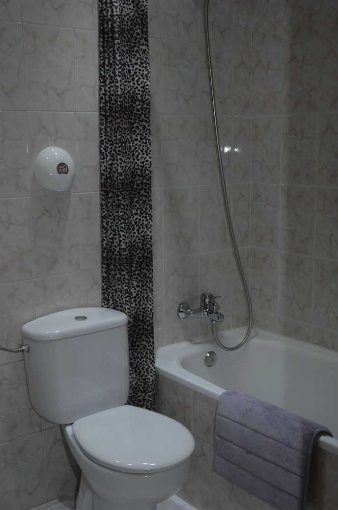 Hotel Santa Cruz Triple Room 8