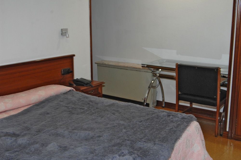 Hotel Santa Cruz Double or Twin Room 8