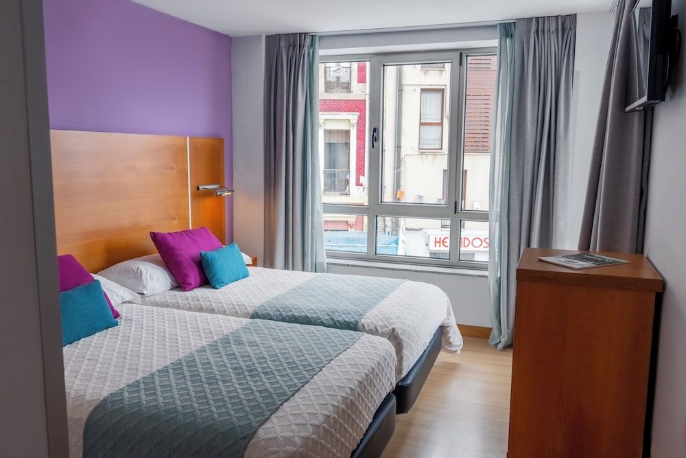 2 Single Beds, Superior Room, with Extra Bed City View