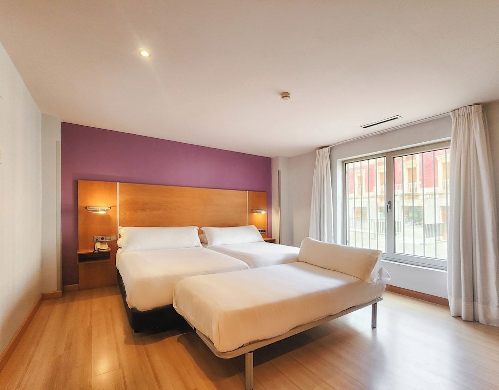 2 Single Beds with Extra Bed