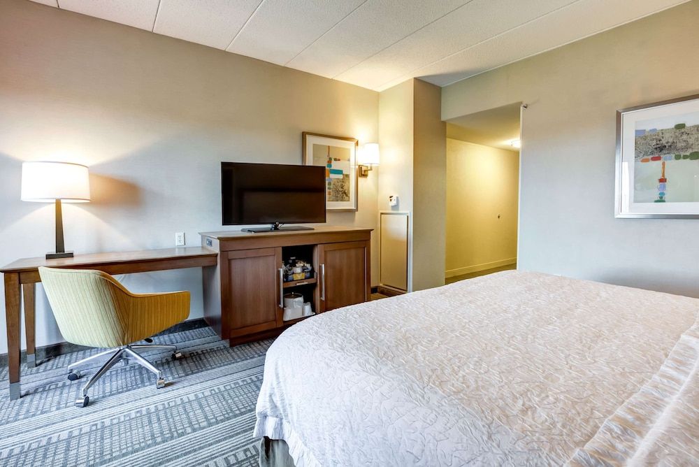 2 Queen Beds w/Accessible Roll-In Shower