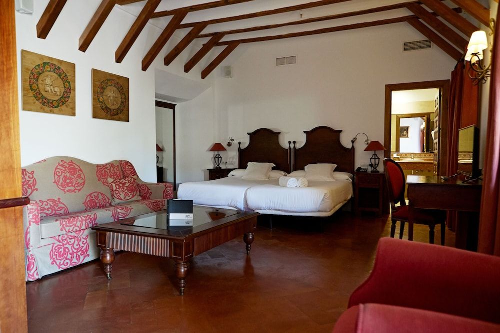 Suite (2 People)