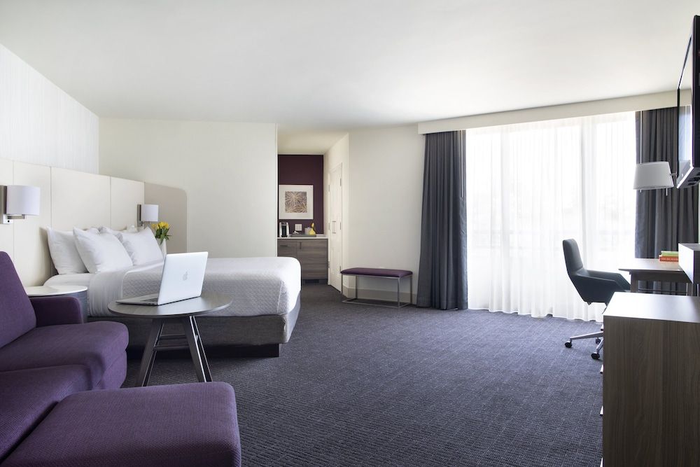 Premium Room, 1 King Bed, Corner (Worklife, Minifridge)