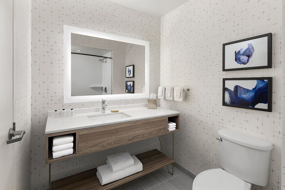 Premium Room, 1 King Bed, Corner (Worklife)