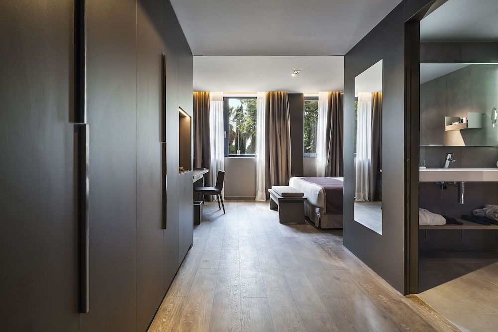 Hotel Upper Diagonal Superior Double Room 11