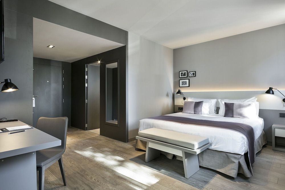 Hotel Upper Diagonal Superior Double Room 4