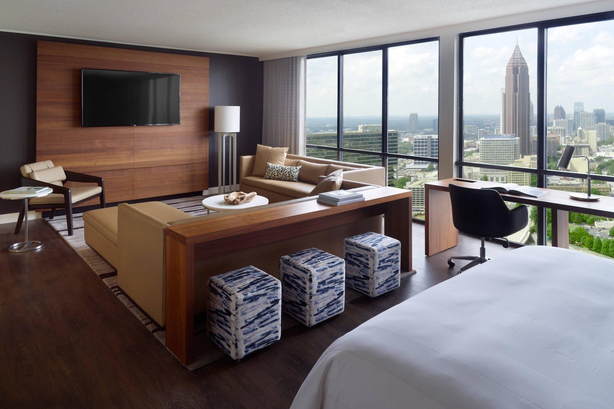 Diplomat, Suite, 1 King Murphy, Sofa bed