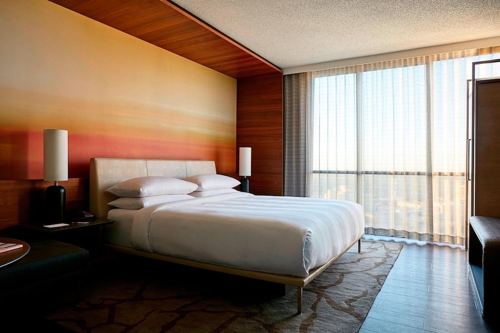 Room, 1 King Bed (Mobility/Hearing Access, Roll-In Shwr)