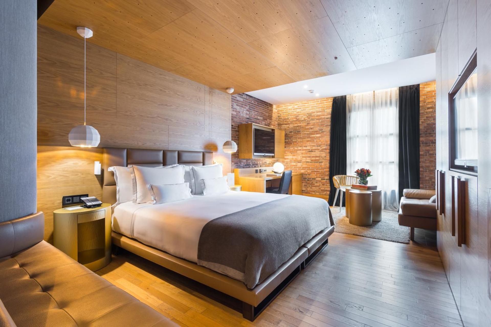 Barcelona Junior Suite