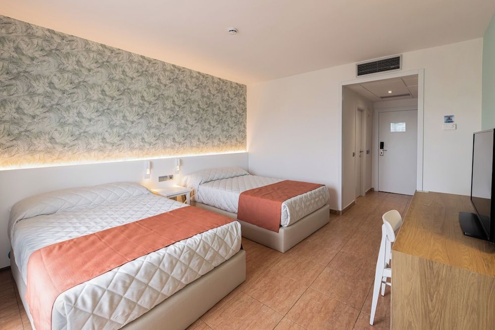 Economy Standard (2 Adults + 2 Children) + PortAventura Park & Ferrari Land
