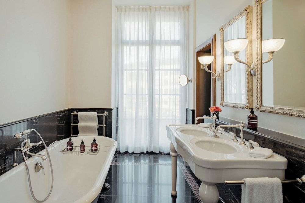 Grand Hotel Les Trois Rois Room (City King Room) 2