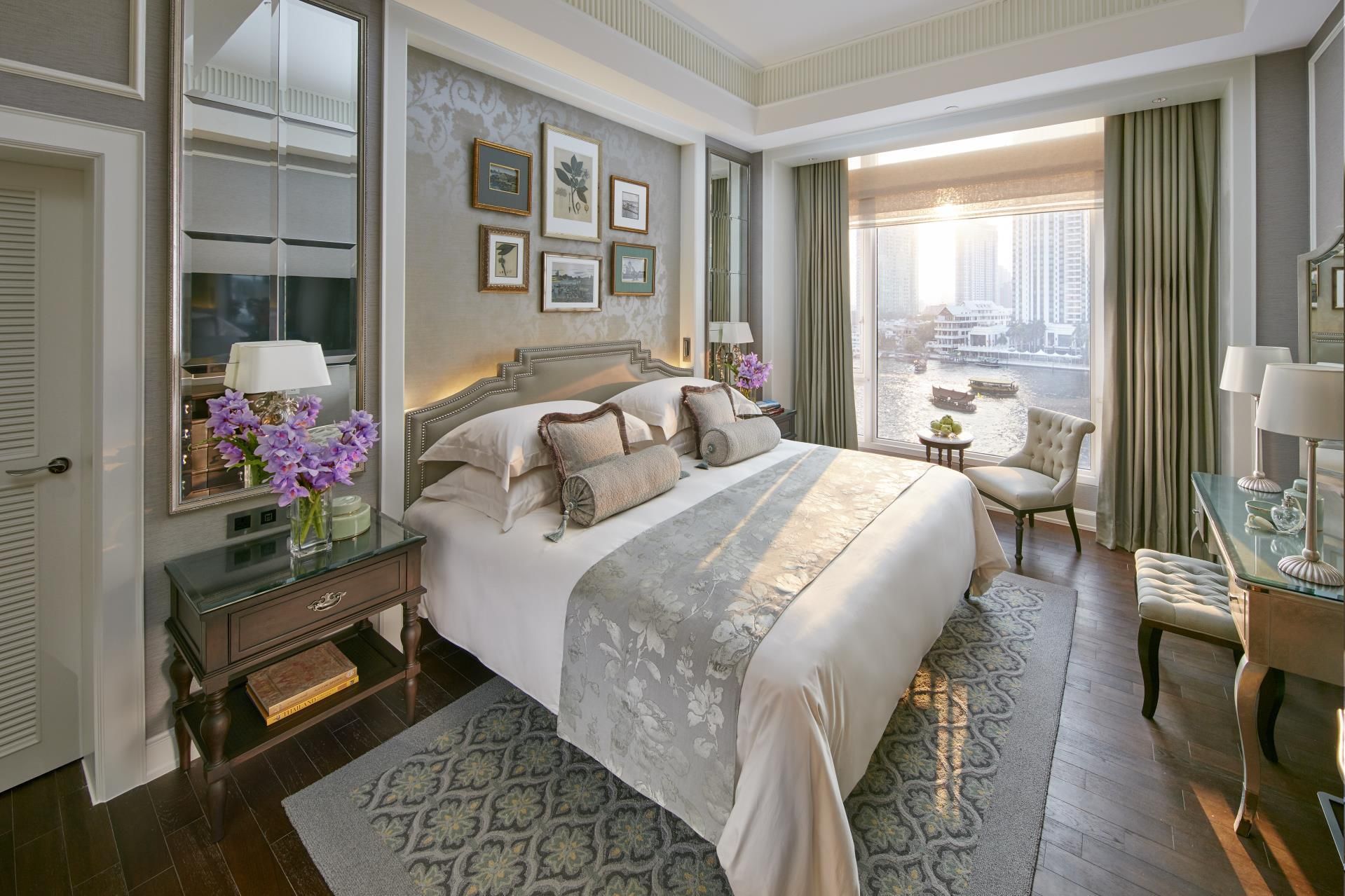 Chao Phraya Suite King