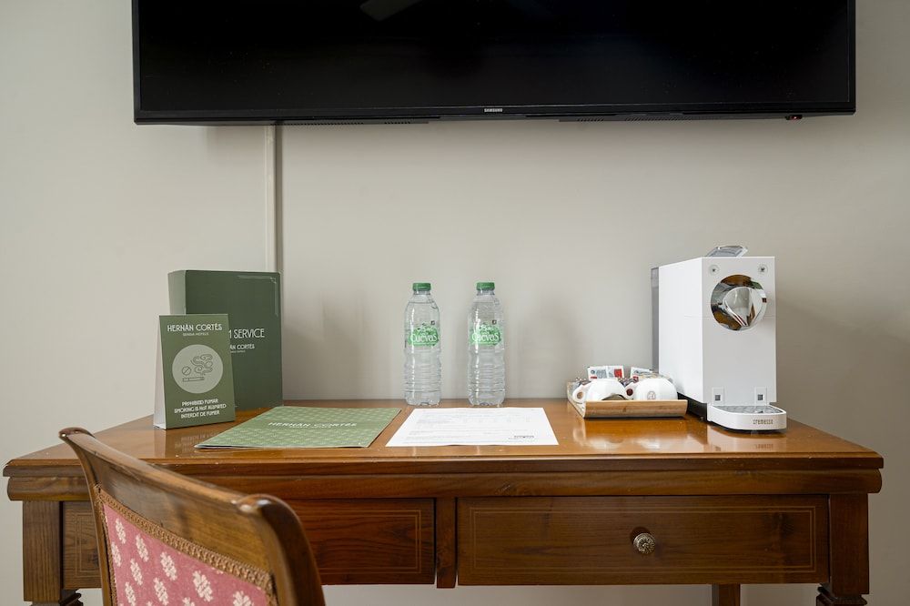 Hotel Hernán Cortés Superior Suite (Individual Use) 8