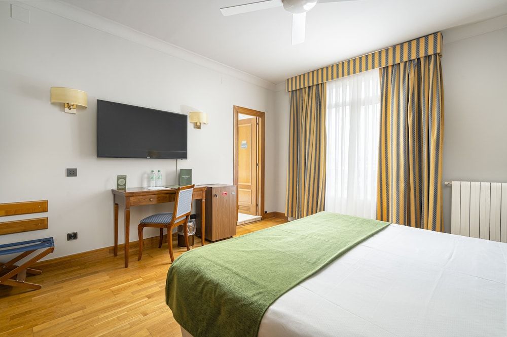Hotel Hernán Cortés Premium Double Room