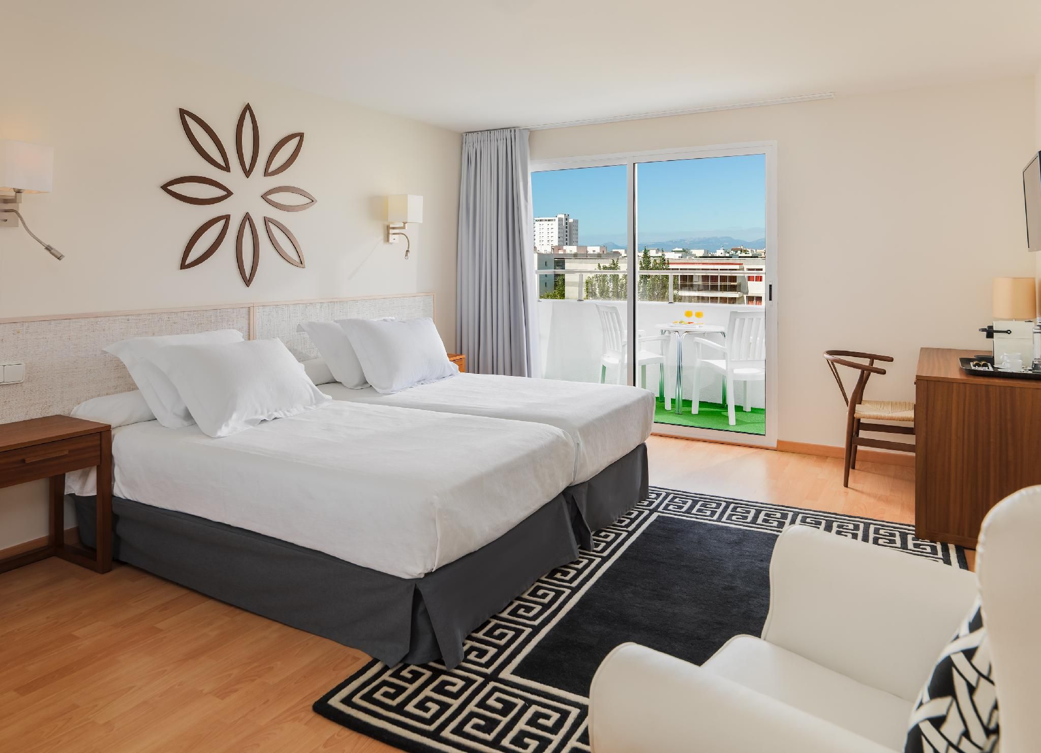 Superior Room for 3 People
