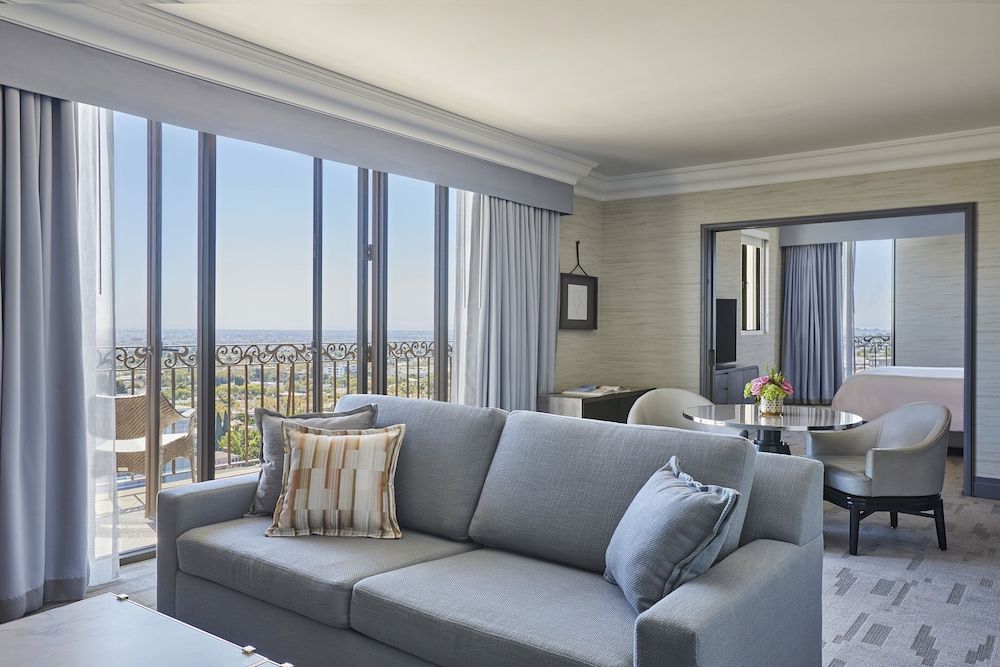 Beverly Wilshire - Beverly Hills, A Four Seasons Hotel Suite, 1 Bedroom, Corner 9