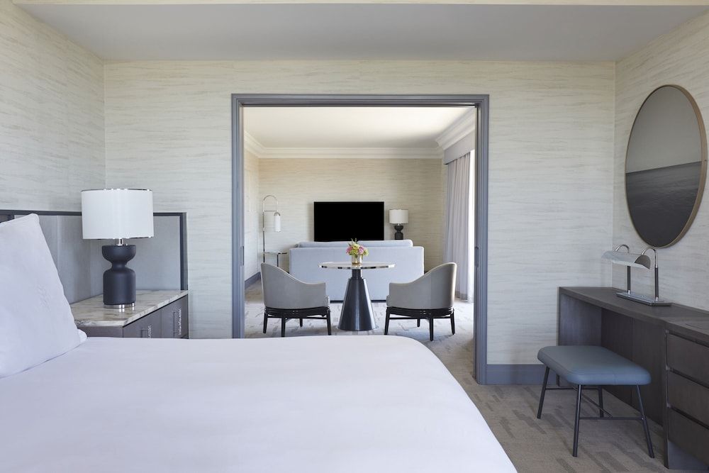 Beverly Wilshire - Beverly Hills, A Four Seasons Hotel Suite, 1 Bedroom, Corner 2