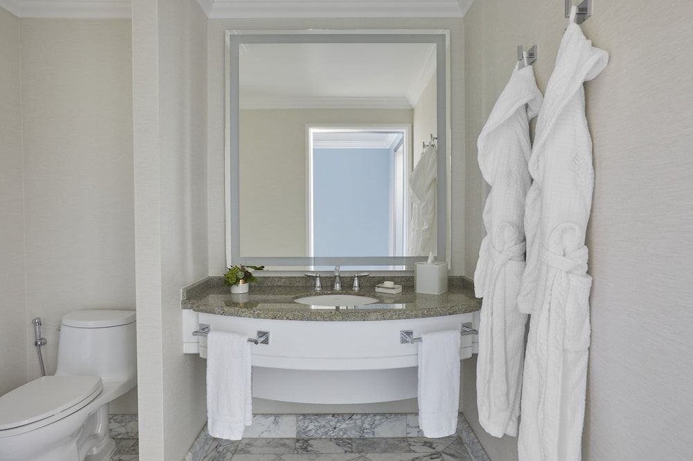 Beverly Wilshire - Beverly Hills, A Four Seasons Hotel Suite, 1 Bedroom, Corner 7