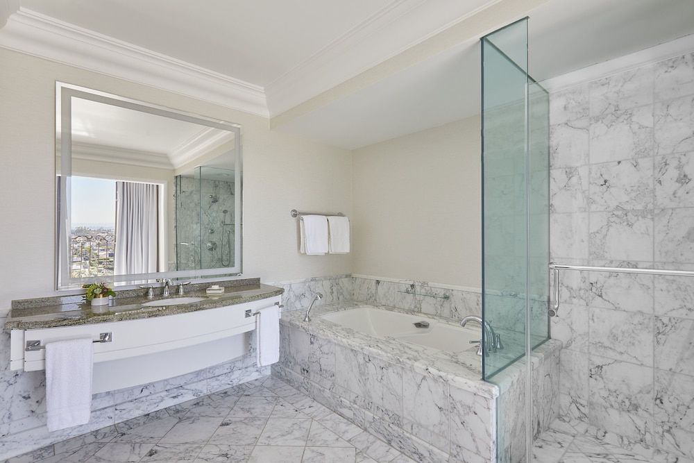 Beverly Wilshire - Beverly Hills, A Four Seasons Hotel Suite, 1 Bedroom, Corner 8