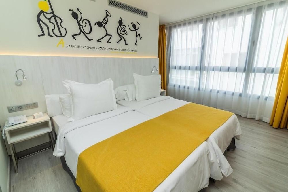 Double Room (2 adults)
