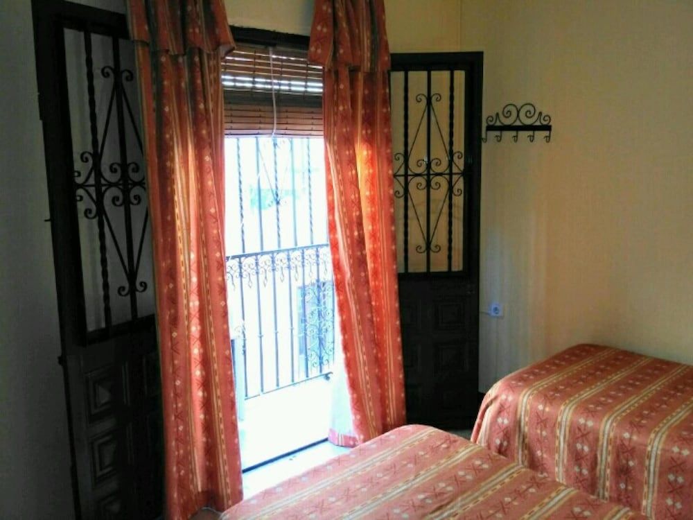 Double Room, 2 Twin Beds, Shared Bathroom