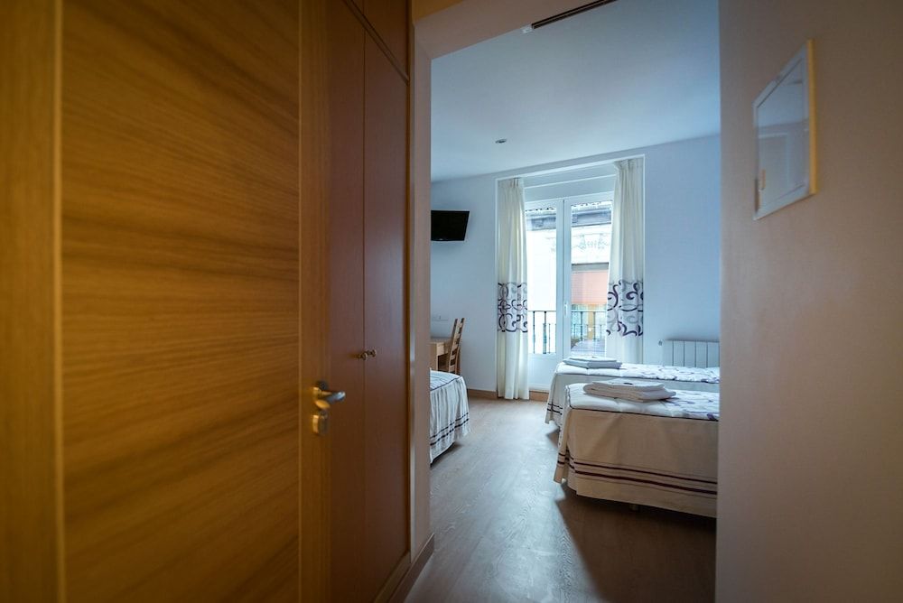 Hostal Carracedo Triple Room 13
