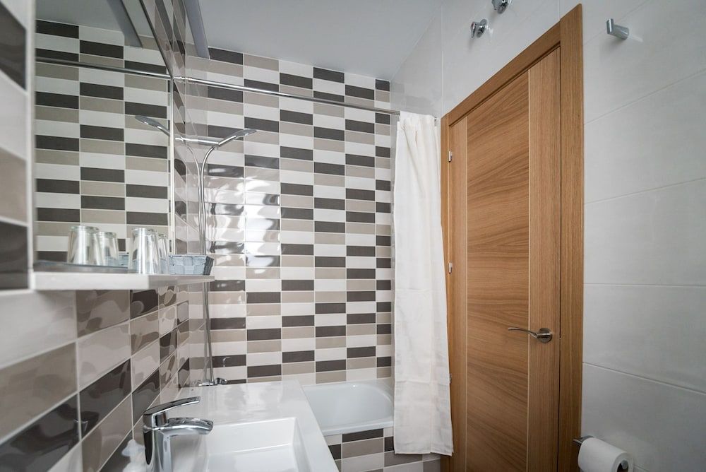 Hostal Carracedo Triple Room 11