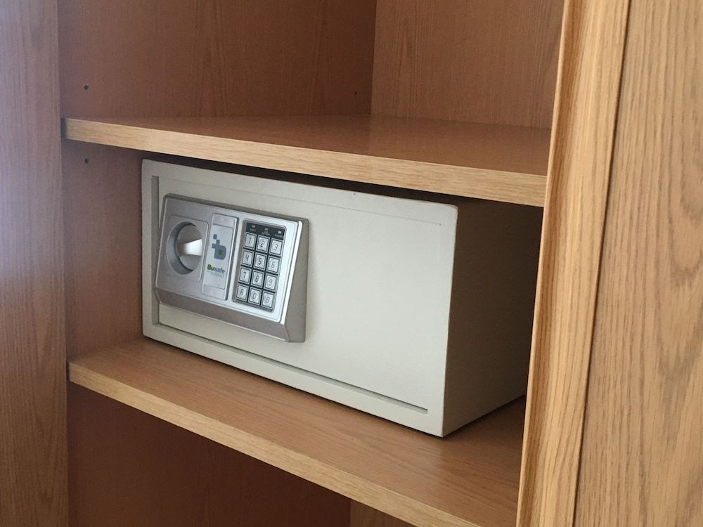 Hostal Carracedo Triple Room 12