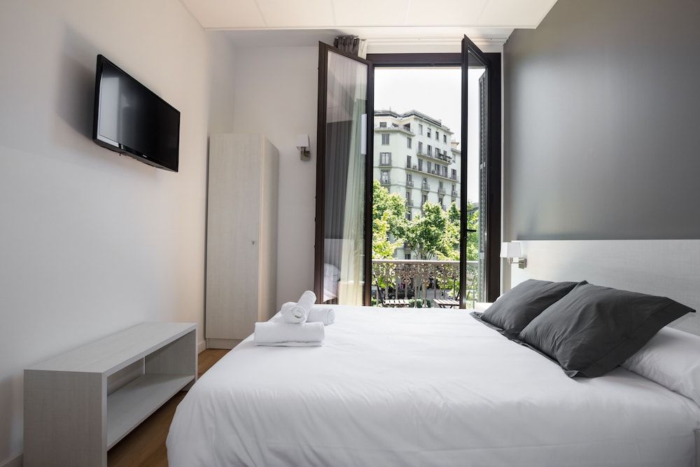 undefined Hostalin Barcelona Gran Via 8