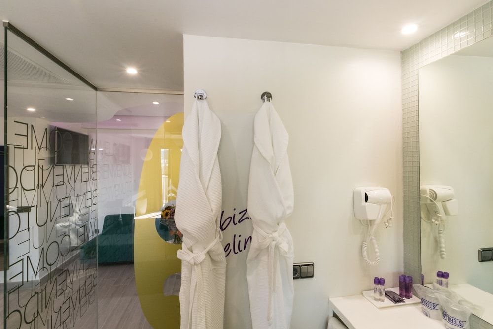 Junior Suite, Balcony, Pool View