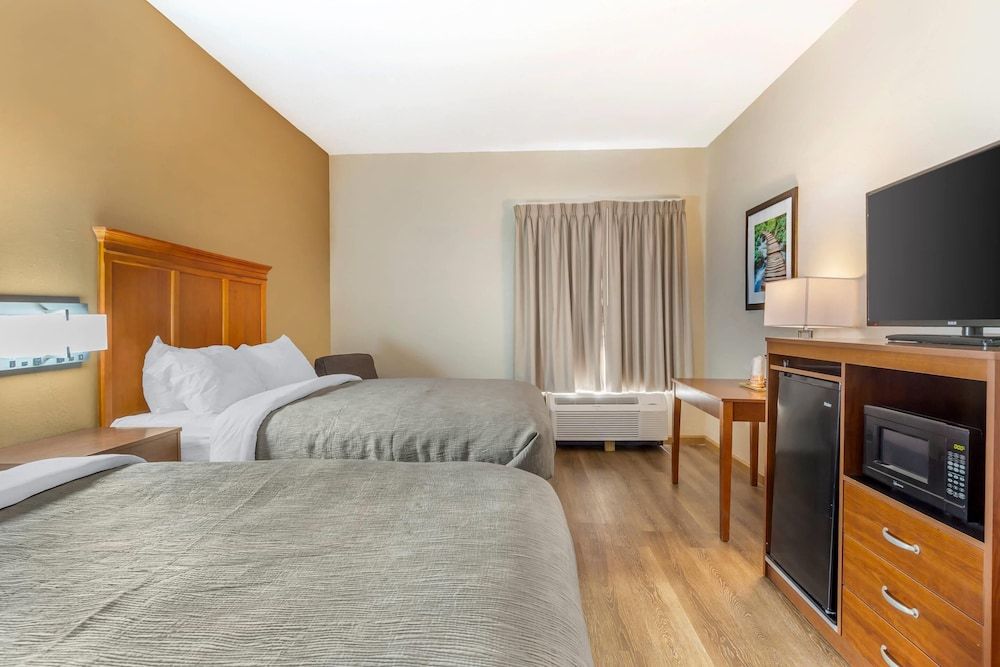 Standard Room, 2 Queen Beds, Non Smoking (Interior Corridor)