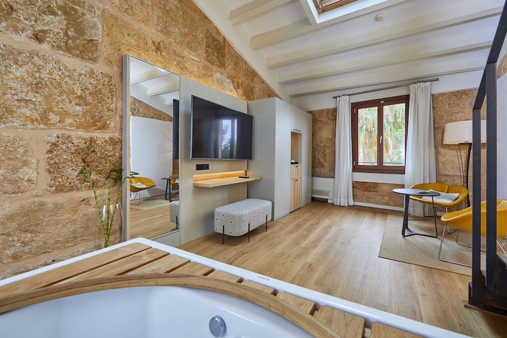 Suite, Garden View